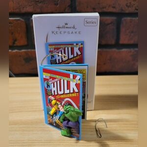 Hallmark Keepsake Series Marvel The Incredible Hulk and Wolverine Comic Ornament